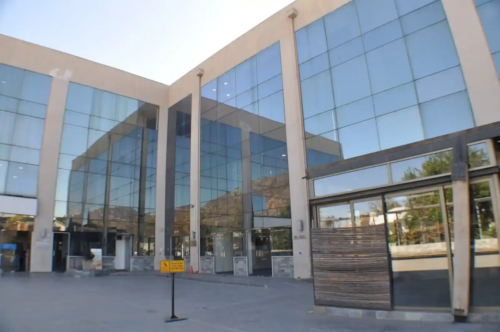Oficina en Edificio Viracocha